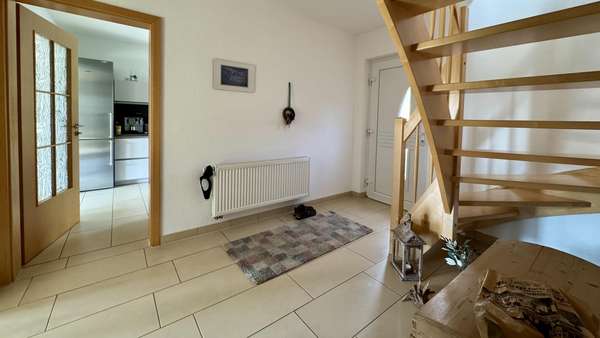 geräumiger Eingangsbereich geräumiger Eingangsbereich - Einfamilienhaus in 08060 Zwickau mit 110m² kaufen
