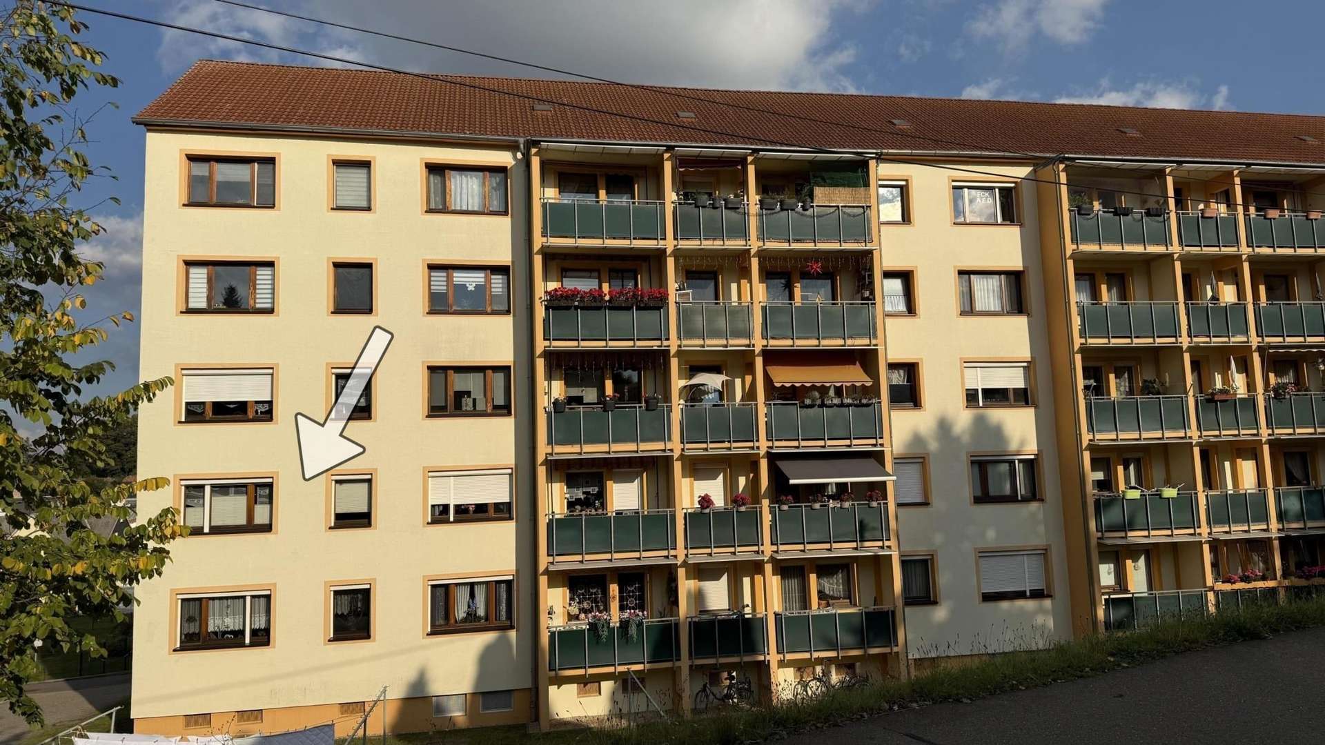 Gebäudeansicht Westansicht Gebäudeansicht Westansicht - Etagenwohnung in 08132 Mülsen mit 58m² kaufen