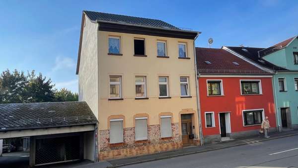 Ansicht Straße Ansicht Straße - Reihenmittelhaus in 08451 Crimmitschau mit 150m² kaufen