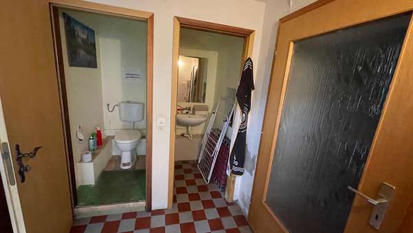 EG Garten-WC EG Garten-WC - Reihenmittelhaus in 08451 Crimmitschau mit 170m² kaufen