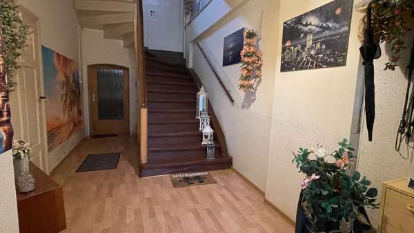 EG Hausflur EG Hausflur - Reihenmittelhaus in 08451 Crimmitschau mit 170m² kaufen