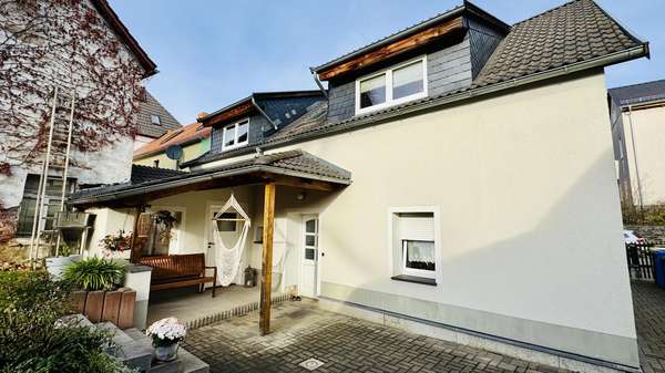 Objektansicht Rückseite/ Eingangsbereich Objektansicht Rückseite/ Eingangsbereich - Mehrfamilienhaus in 08064 Zwickau mit 80m² kaufen