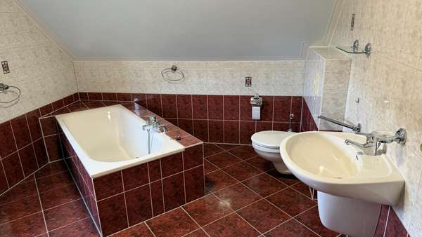 Bad Bad - Einfamilienhaus in 08132 Mülsen mit 103m² kaufen