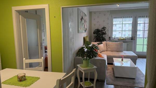 Blick ins Wohnzimmer Blick ins Wohnzimmer - Etagenwohnung in 08132 Mülsen mit 69m² kaufen