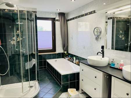 Bad im 1.OG - Einfamilienhaus in 08132 Mülsen mit 150m² kaufen