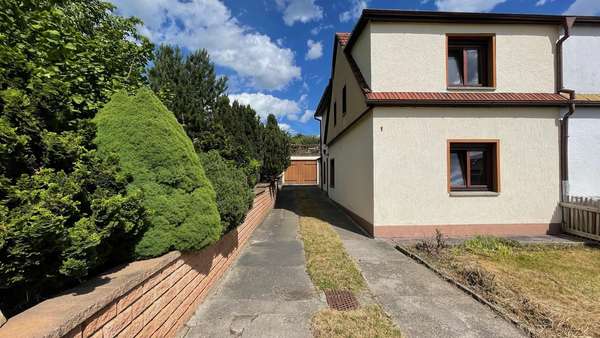 Straßenansicht 3 Straßenansicht 3 - Doppelhaushälfte in 08412 Werdau mit 90m² kaufen