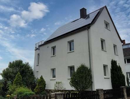 Straßenansicht m. Photovoltaik - Einfamilienhaus in 08491 Netzschkau mit 136m² kaufen