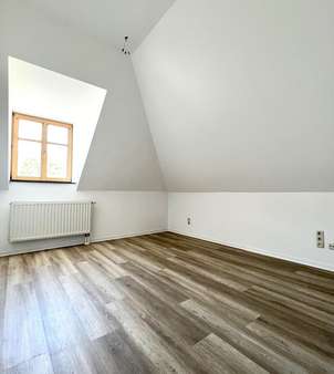 Schlafzimmer - Dachgeschosswohnung in 08209 Auerbach mit 57m² mieten