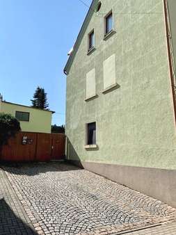 Einfahrt  - Einfamilienhaus in 08491 Netzschkau mit 225m² kaufen