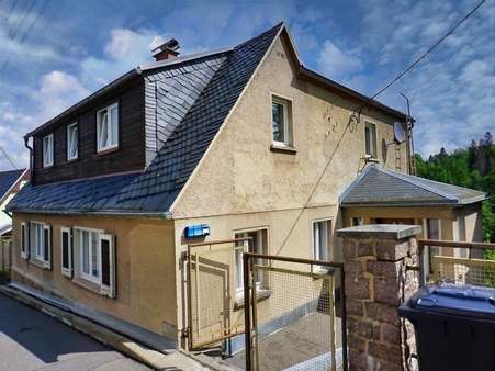Straßenansicht - Zweifamilienhaus in 08209 Auerbach mit 160m² kaufen