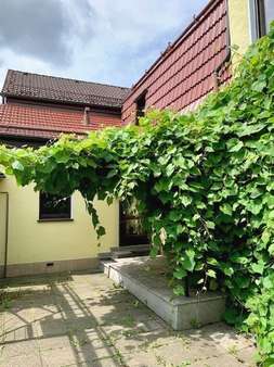 Hausansicht / Terrasse Hausansicht / Terrasse - Doppelhaushälfte in 08468 Reichenbach mit 94m² kaufen