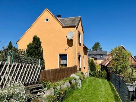 Seitenansicht mit Zugang Seitenansicht mit Zugang - Einfamilienhaus in 08239 Oberlauterbach mit 80m² kaufen