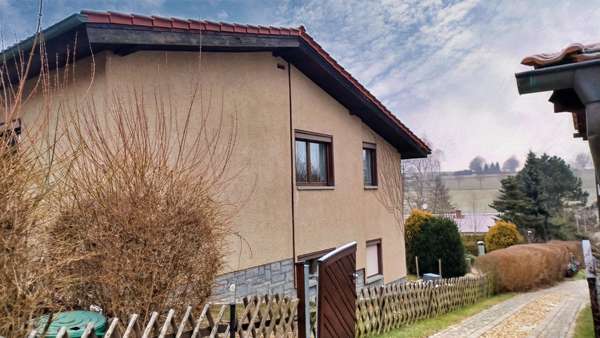 seitliche Sicht - Einfamilienhaus in 08547 Jößnitz mit 166m² kaufen