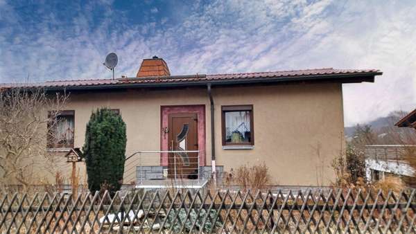 Vorderansicht - Einfamilienhaus in 08547 Jößnitz mit 166m² kaufen