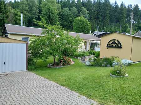 Vorderansicht/Garage Vorderansicht/Garage - Bungalow in 08262 Muldenhammer mit 90m² kaufen