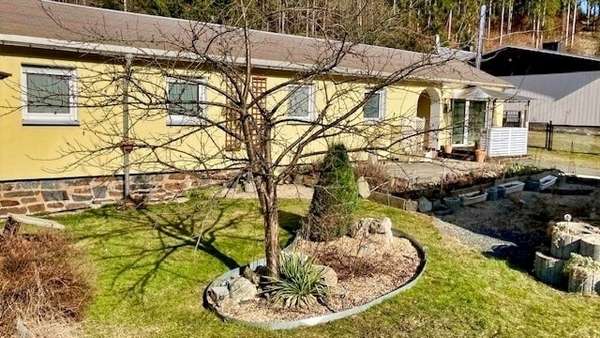 Vorderansicht / Vorgarten - Bungalow in 08262 Muldenhammer mit 108m² kaufen