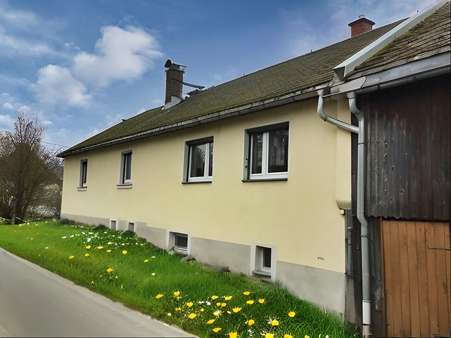 Straßenansicht - Einfamilienhaus in 08258 Markneukirchen mit 115m² kaufen
