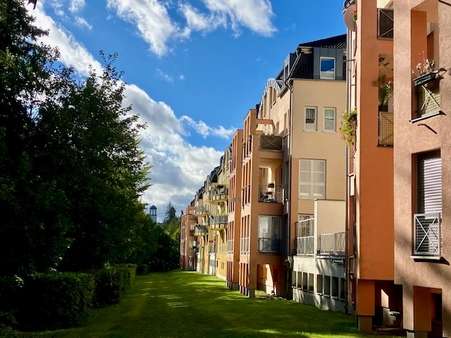 Rückseite Wohnanlage - Etagenwohnung in 08209 Auerbach mit 55m² kaufen