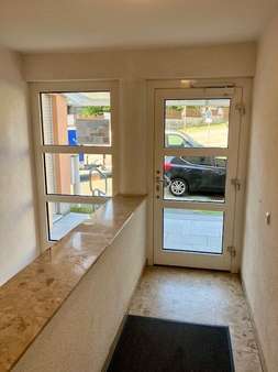 Hauseingang - Etagenwohnung in 08209 Auerbach mit 55m² kaufen