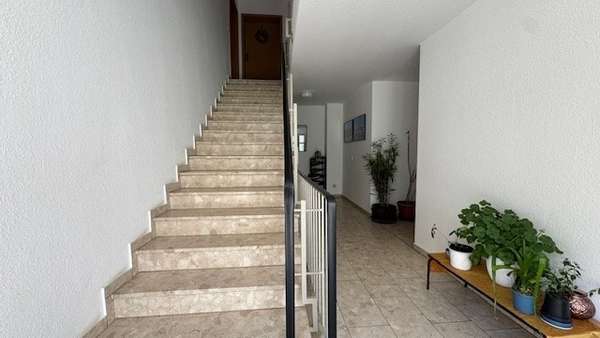 Hauseingang - Erdgeschosswohnung in 08523 Plauen mit 49m² kaufen