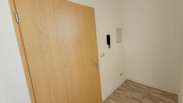 Flur W2 1.OG Flur W2 1.OG - Mehrfamilienhaus in 08523 Plauen mit 241m² kaufen