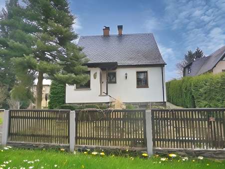 Straßenansicht - Einfamilienhaus in 08606 Oelsnitz mit 94m² kaufen