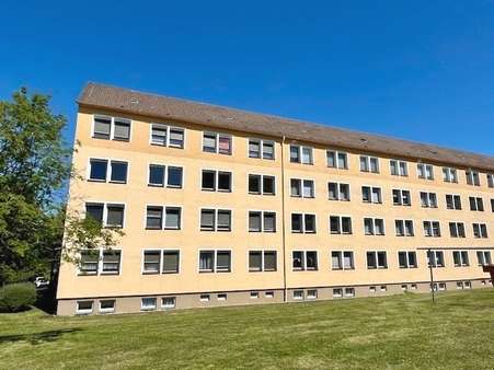 Hausansicht Hausansicht - Etagenwohnung in 08496 Neumark mit 52m² kaufen