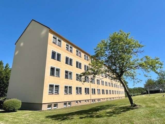 Hausansicht Hausansicht - Etagenwohnung in 08496 Neumark mit 52m² kaufen