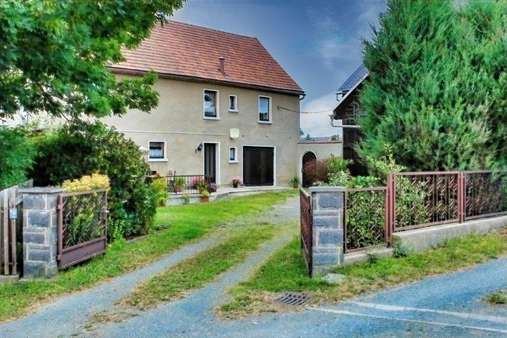 Blick von der Straße zum Haus - Einfamilienhaus in 08606 Triebel mit 120m² kaufen