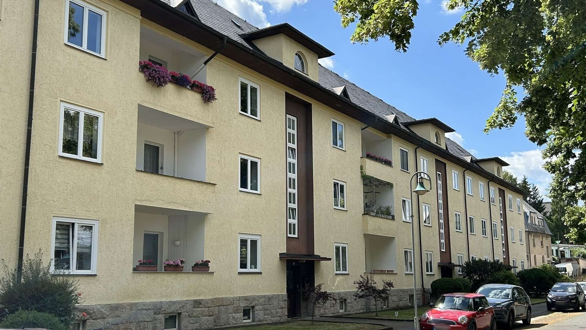Titelbild Titelbild - Etagenwohnung in 08228 Rodewisch mit 92m² kaufen