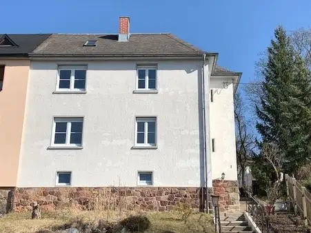Geräumiges Wohnhaus mit Ausblick !
