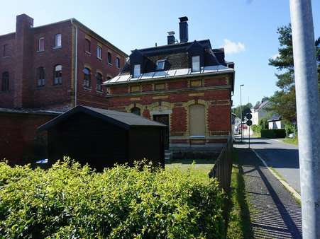 Rückseite mit Garten Rückseite mit Garten - Einfamilienhaus in 08248 Klingenthal mit 110m² kaufen
