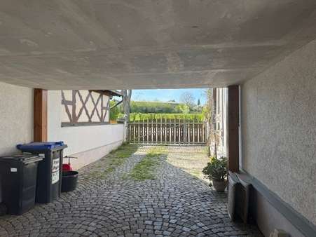 Zufahrt Zufahrt - Zweifamilienhaus in 08527 Plauen mit 190m² kaufen