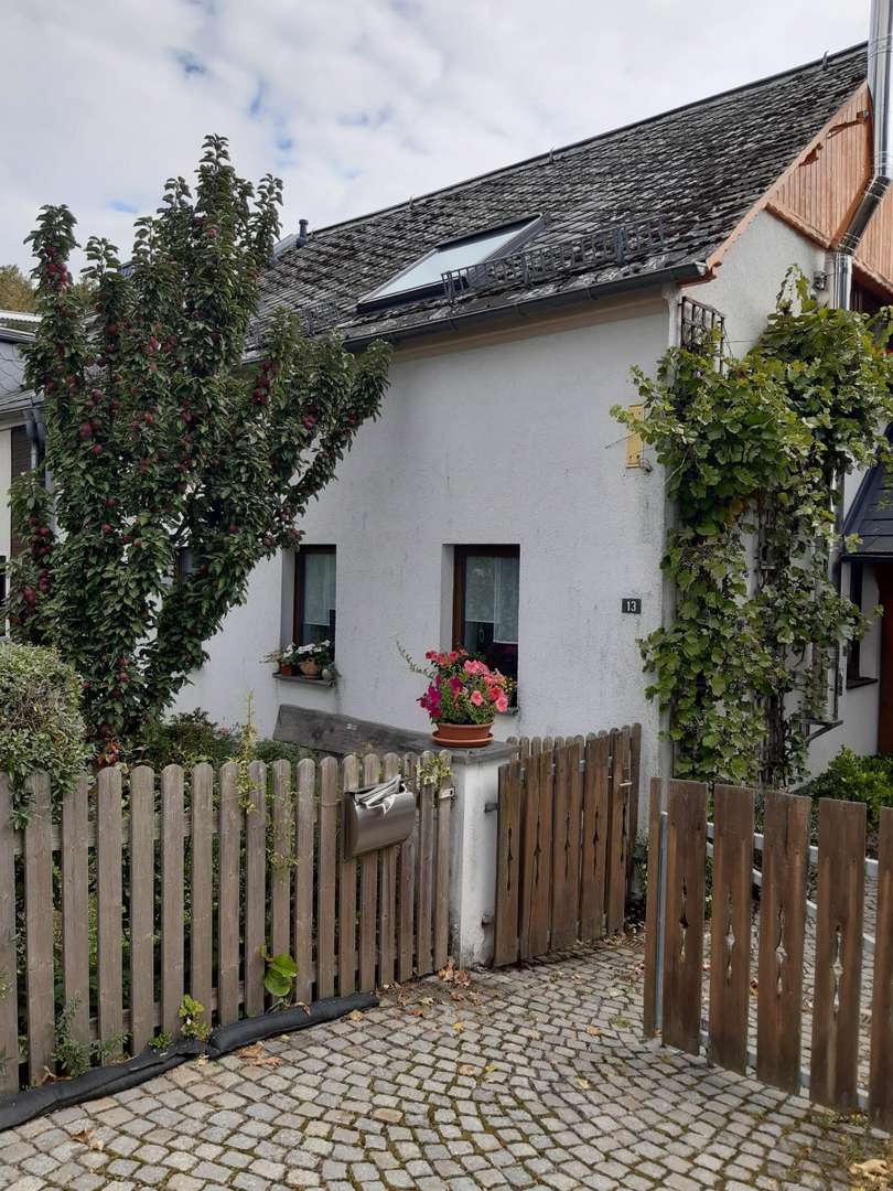 Straßenansicht Straßenansicht - Zweifamilienhaus in 08527 Plauen mit 190m² kaufen