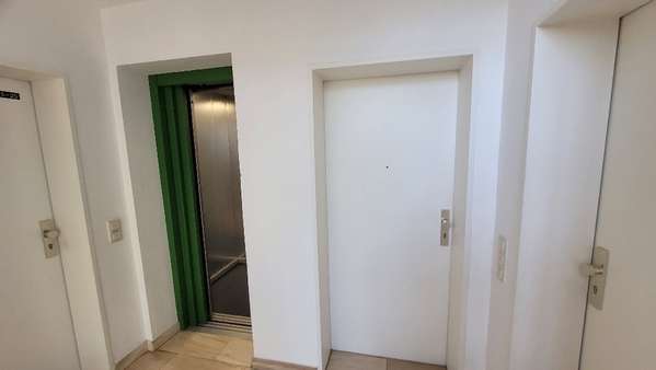 Aufzug - Etagenwohnung in 08523 Plauen mit 37m² kaufen