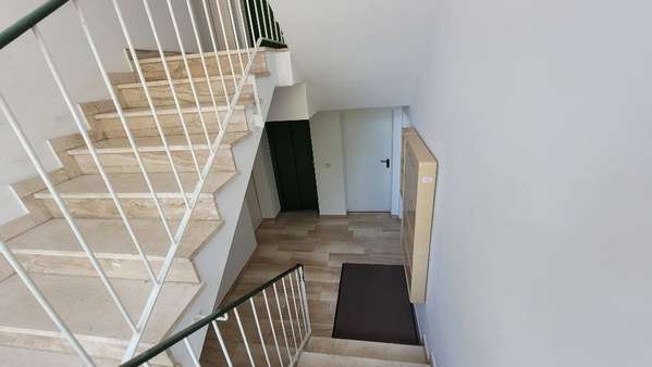 Treppenhaus - Etagenwohnung in 08523 Plauen mit 37m² kaufen