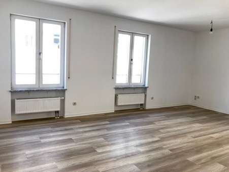Wohnzimmer - Etagenwohnung in 08209 Auerbach mit 60m² mieten
