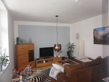 Wohnzimmer - Etagenwohnung in 08645 Bad Elster mit 71m² kaufen