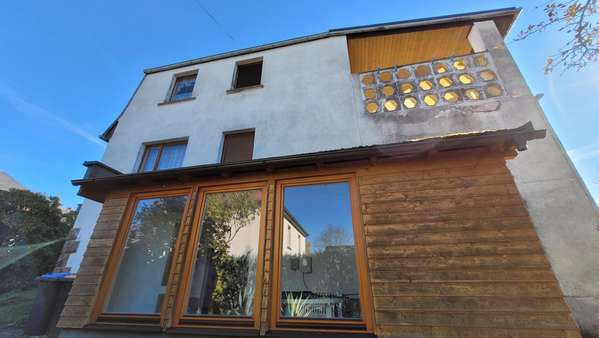 Giebelseite mit Windfang - Doppelhaushälfte in 08228 Rodewisch mit 90m² kaufen