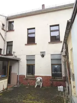 Mehrfamilienhaus mit Laden und 2 freien Wohnungen !