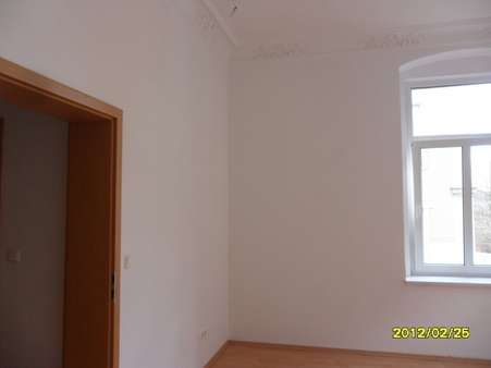 Wohnraum m. Stuckdecke - Etagenwohnung in 08523 Plauen mit 50m² kaufen
