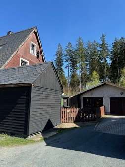 Einfahrt Garage - Doppelhaushälfte in 08645 Bad Elster mit 140m² kaufen