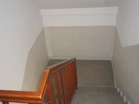 Treppenaufgang - Etagenwohnung in 08606 Oelsnitz mit 46m² als Kapitalanlage kaufen