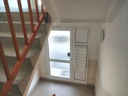Treppenhaus - Etagenwohnung in 08606 Oelsnitz mit 46m² als Kapitalanlage kaufen