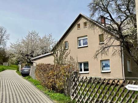 Seitenansicht und Zufahrt - Einfamilienhaus in 08209 Auerbach mit 160m² kaufen