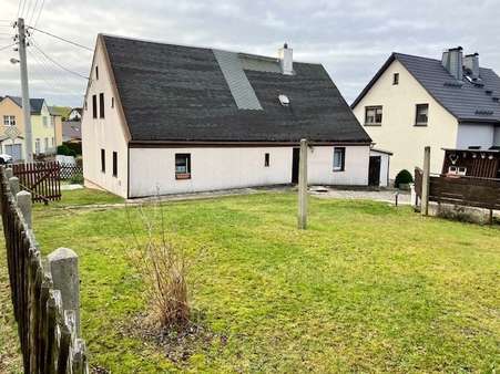 Rückansicht mit Garten - Einfamilienhaus in 08209 Auerbach mit 103m² kaufen