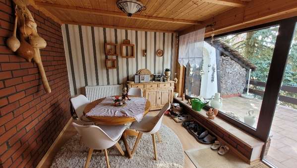Wohnraum mit Zutritt Terrasse - Doppelhaushälfte in 08066 Zwickau mit 220m² kaufen