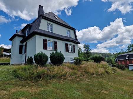 Seitenansicht - Einfamilienhaus in 08248 Klingenthal mit 120m² kaufen