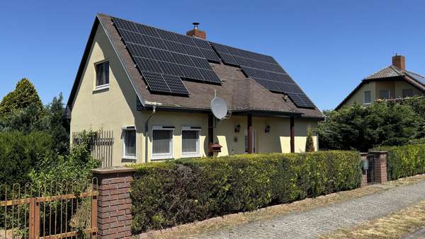 Front links Front links - Einfamilienhaus in 15848 Beeskow mit 99m² kaufen