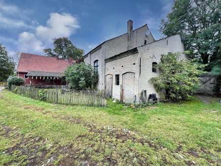 Hauptgebäude und Reithalle Hauptgebäude und Reithalle - Einfamilienhaus in 15848 Beeskow mit 114m² kaufen